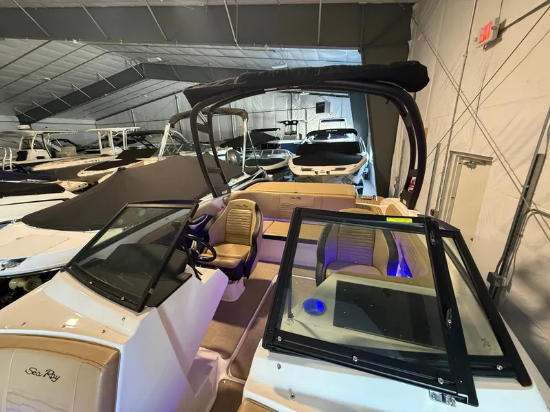 Slide: The Image of Sea Ray SPX 190 2023 - 14