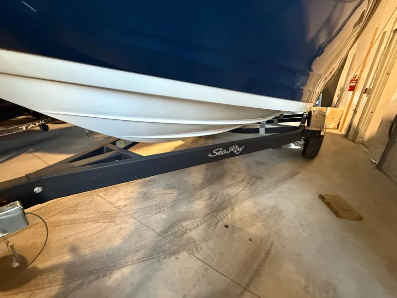 Slide: The Image of Sea Ray SPX 190 2023 - 18