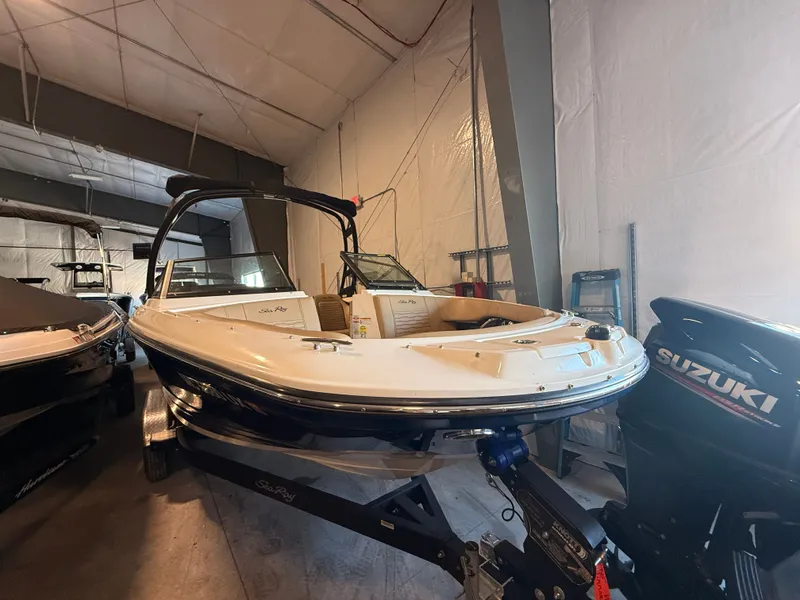 Slide: The Image of Sea Ray SPX 190 2023 - 21