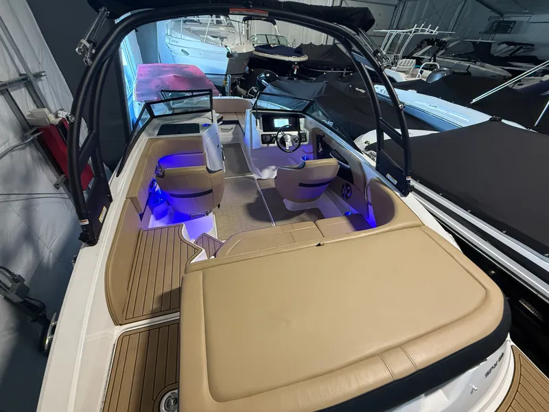 Slide: The Image of Sea Ray SPX 190 2023 - 4