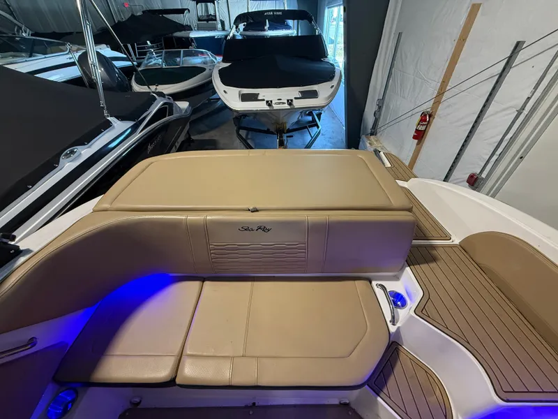 Slide: The Image of Sea Ray SPX 190 2023 - 5