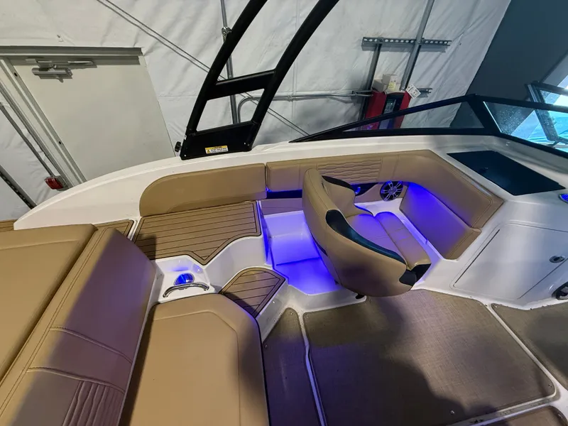 Slide: The Image of Sea Ray SPX 190 2023 - 6