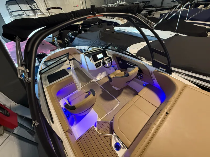 Slide: The Image of Sea Ray SPX 190 2023 - 7