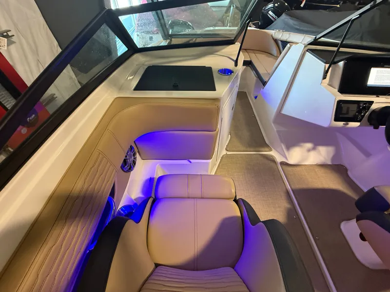 Slide: The Image of Sea Ray SPX 190 2023 - 8