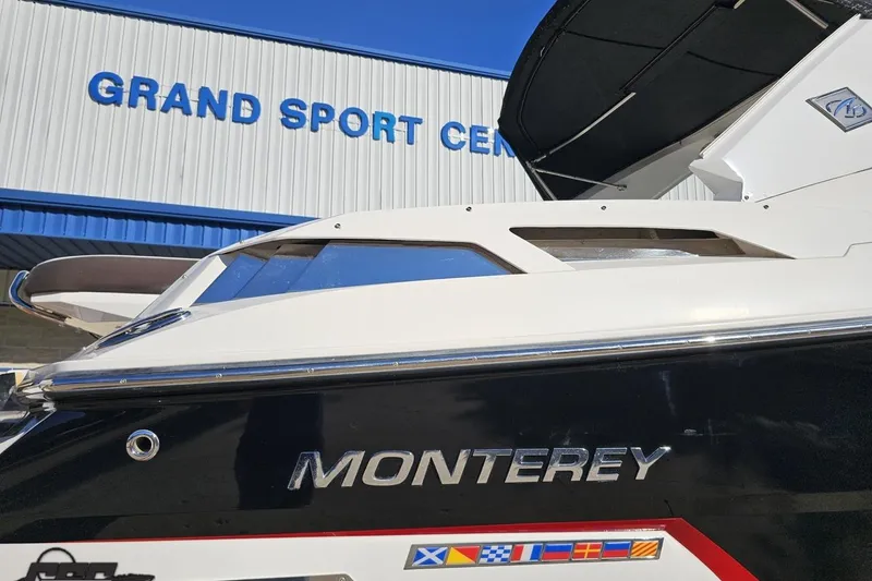 Slide: The Image of 2015 Monterey 288SS Super Sport boat at Grand Sport Center. - 27