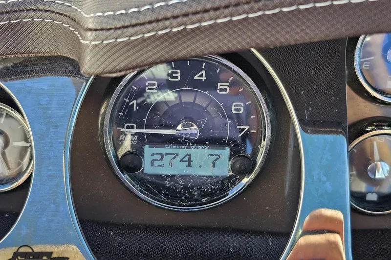 Slide: The Image of Dashboard of 2015 Monterey 288SS Super Sport showing 274.7 engine hours. - 72