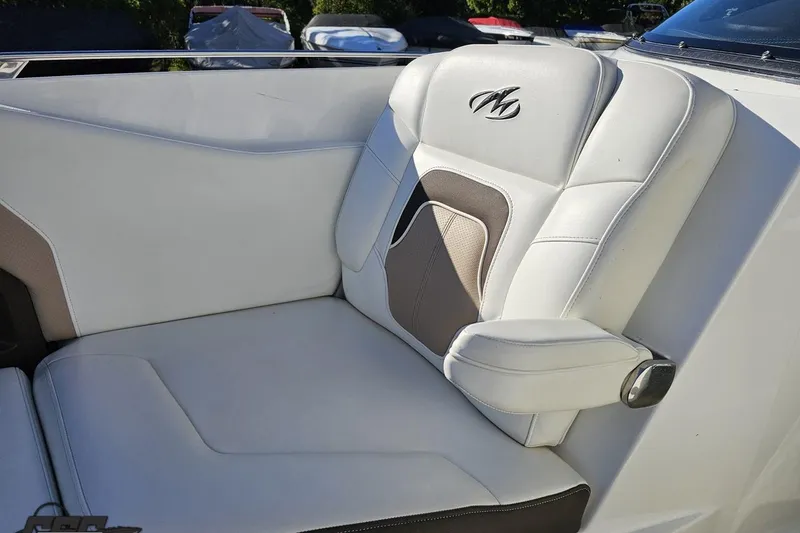Slide: The Image of 2015 Monterey 288SS Super Sport boat seat with white and beige upholstery. - 84