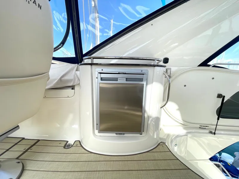 Slide: The Image of Interior of a 2012 Meridian 441 Sedan yacht, featuring sleek design and modern amenities. - 39