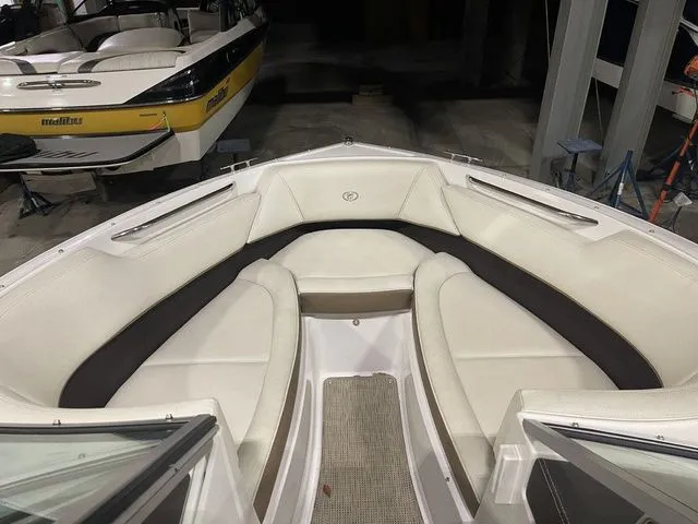 Slide: The Image of Cobalt 220S 2018 - 10