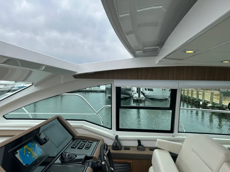 Slide: The Image of Cruisers Yachts 42 Cantius 2026 - 33