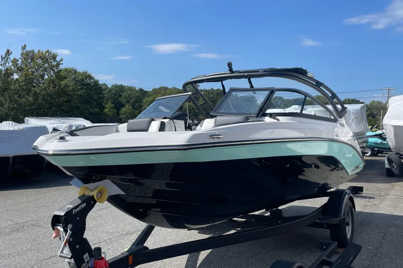 Slide: The Image of 2026 Yamaha Boats AR195 on trailer, sleek design under clear blue sky. - 1