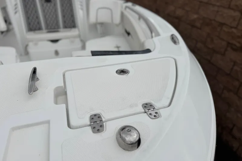 Slide: The Image of 2022 Wellcraft 222 Scarab Offshore boat deck with storage compartment and cleat. - 9