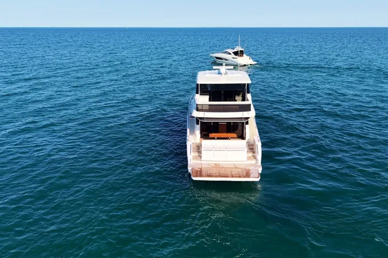 Slide: The Image of Zwei Boote auf dem offenen Meer, das größere ist ein Maritimo M50 von 2026. - 4