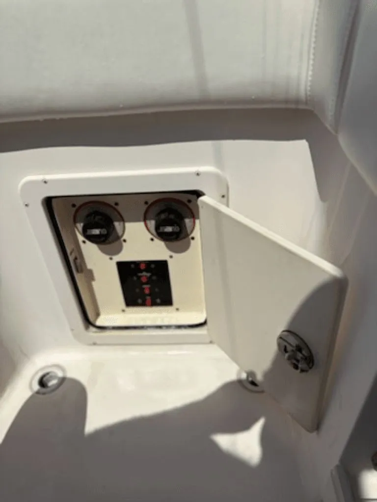 Slide: The Image of Grady-White Bimini 2004 - 29