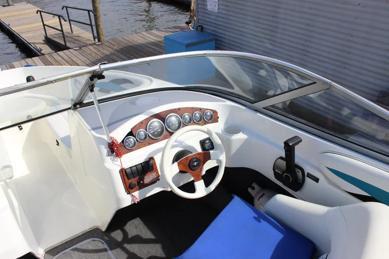 Slide: The Image of Interior of 2000 Wellcraft 186 SS/S boat with steering wheel and dashboard controls. - 15