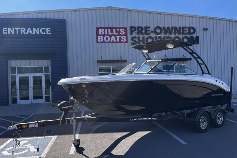The Image of 2021 Chaparral 21 SSi boat on trailer at Bill's Boats pre-owned showroom. - 0