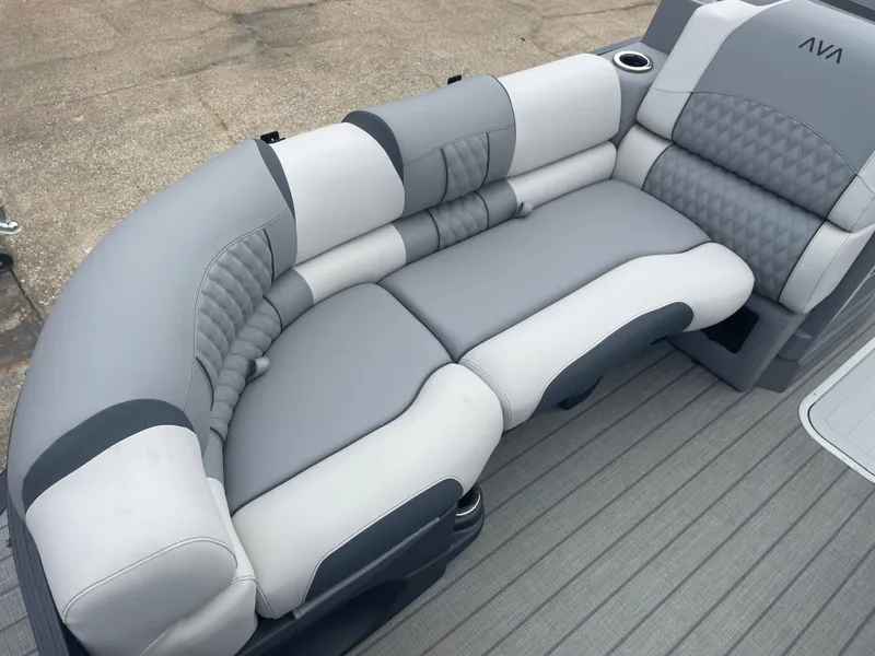 Slide: The Image of Avalon Catalina Versatile Rear Bench - 23' 2025 - 14