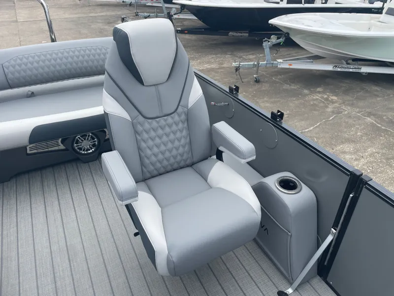 Slide: The Image of Avalon Catalina Versatile Rear Bench - 23' 2025 - 19