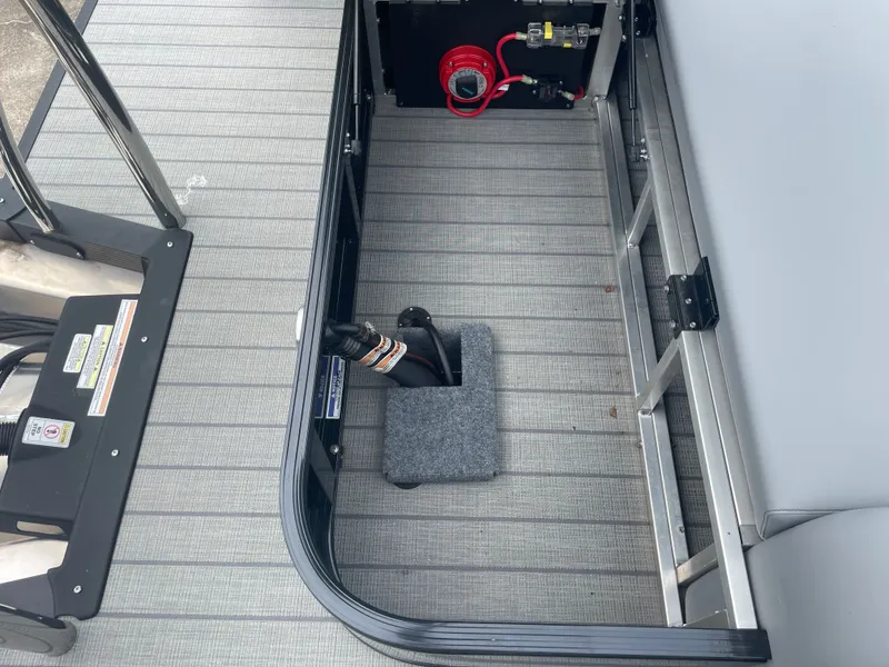 Slide: The Image of Avalon Catalina Versatile Rear Bench - 23' 2025 - 27