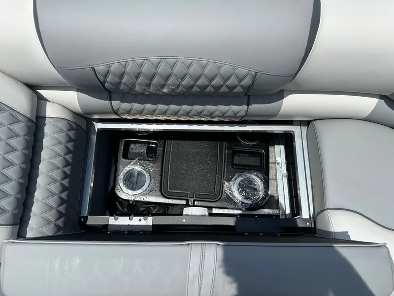 Slide: The Image of Avalon Catalina Versatile Rear Bench - 23' 2025 - 16