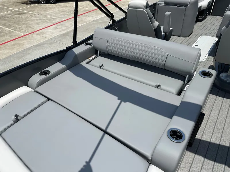 Slide: The Image of Avalon Catalina Versatile Rear Bench - 23' 2025 - 30