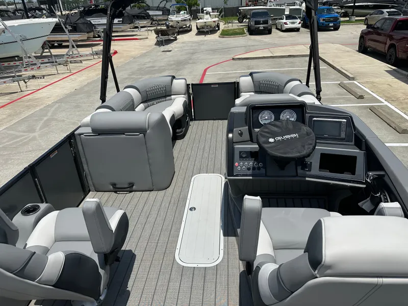 Slide: The Image of Avalon Catalina Versatile Rear Bench - 23' 2025 - 33