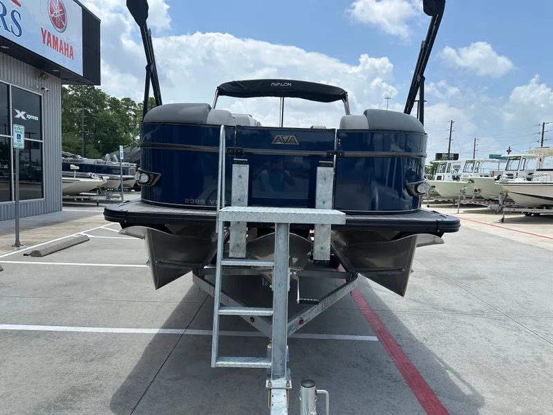 Slide: The Image of Avalon Catalina Versatile Rear Bench - 23' 2025 - 5