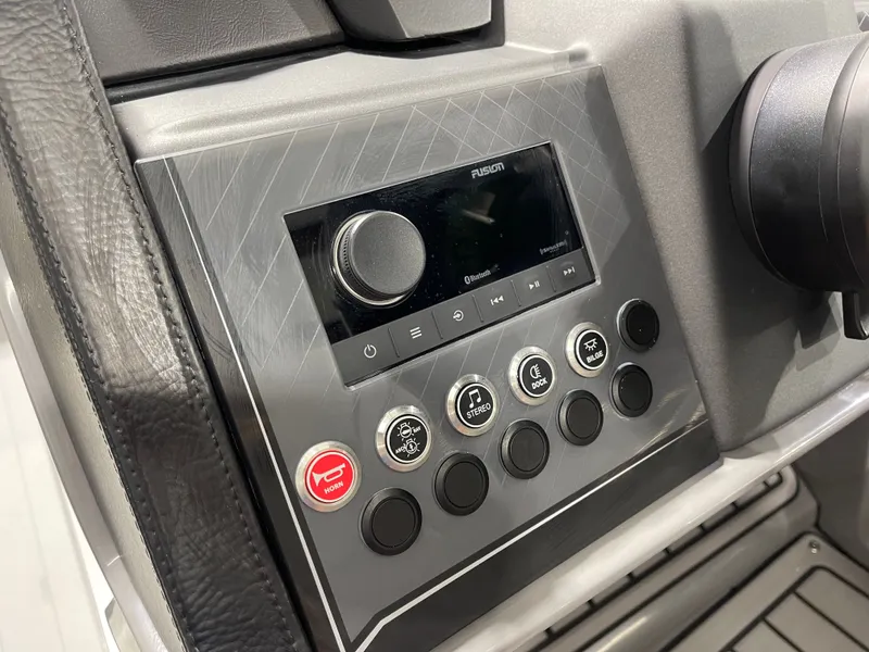 Slide: The Image of Avalon CAT VRB25T 2025 - 10