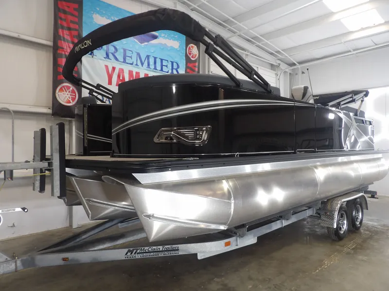 Slide: The Image of Avalon LSZ Quad Lounge - 23' 2025 - 3