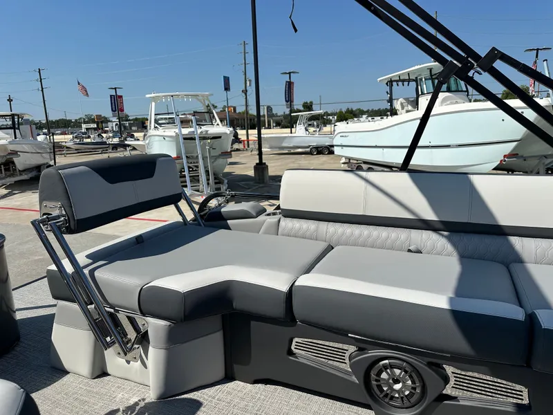 Slide: The Image of Avalon LSZ Quad Lounge Shift - 23' 2025 - 28