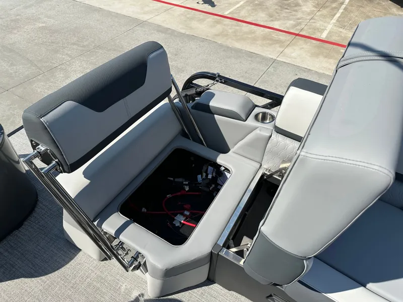 Slide: The Image of Avalon LSZ Quad Lounge Shift - 23' 2025 - 30