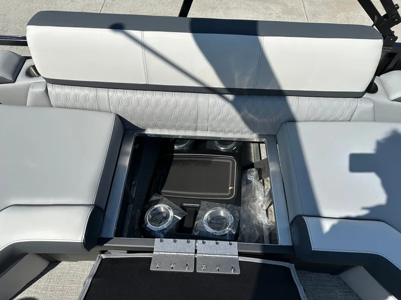 Slide: The Image of Avalon LSZ Quad Lounge Shift - 23' 2025 - 31