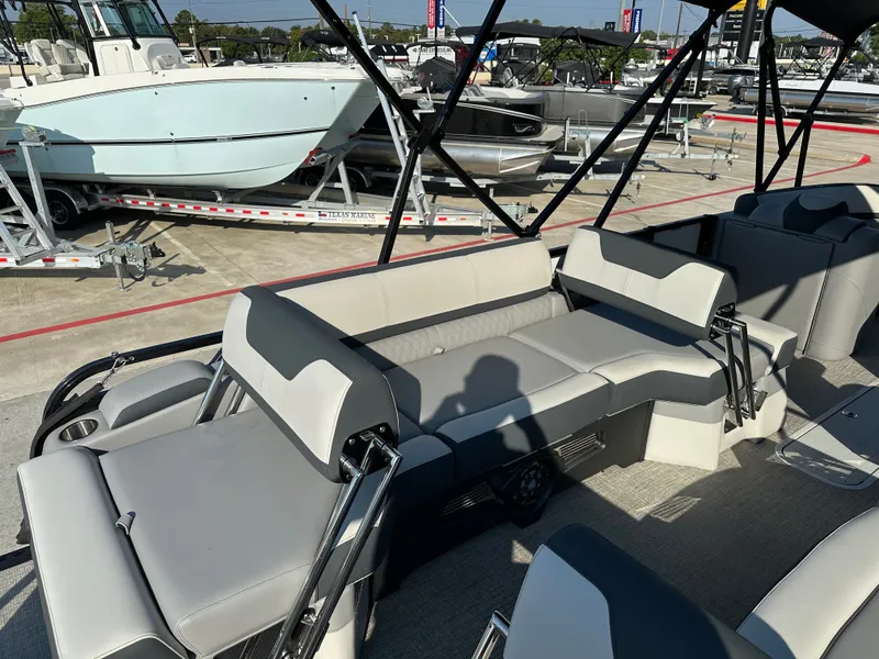 Slide: The Image of Avalon LSZ Quad Lounge Shift - 23' 2025 - 31