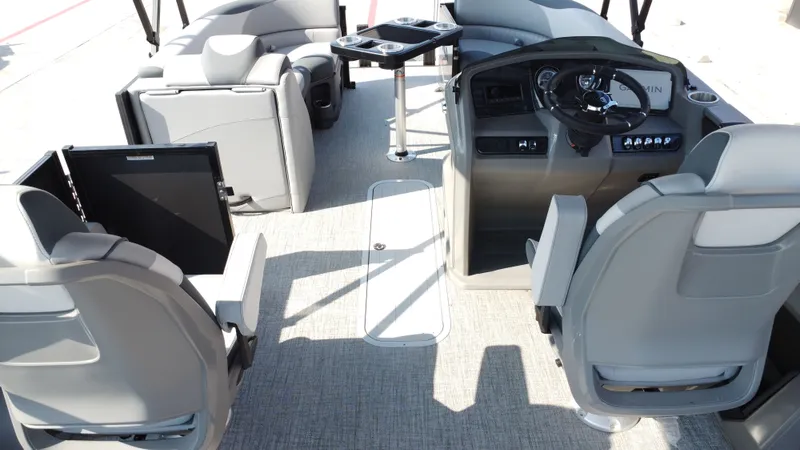 Slide: The Image of Avalon LSZ Versatile Rear Bench - 23' 2025 - 22