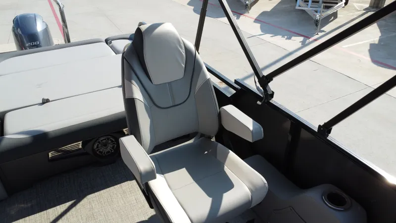 Slide: The Image of Avalon LSZ Versatile Rear Bench - 23' 2025 - 29