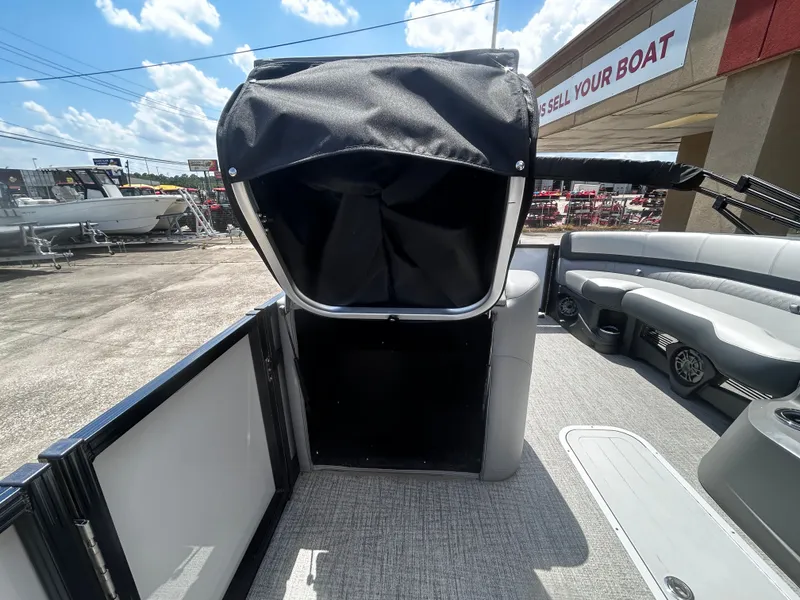 Slide: The Image of Avalon LSZ Versatile Rear Bench - 23' 2025 - 18