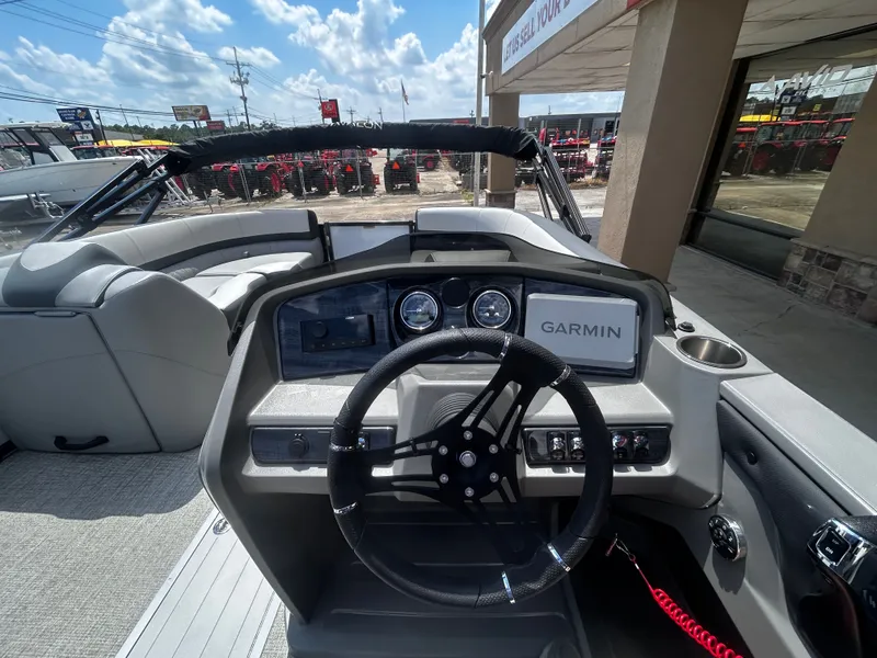 Slide: The Image of Avalon LSZ Versatile Rear Bench - 23' 2025 - 19