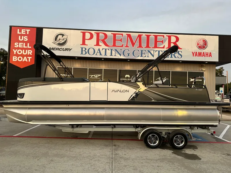 The Image of Avalon LSZ Versatile Rear Bench - 25' 2025 - 1