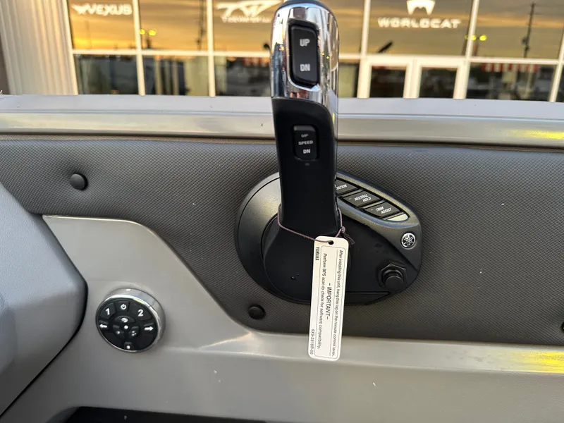 Slide: The Image of Avalon LSZ Versatile Rear Bench - 25' 2025 - 24