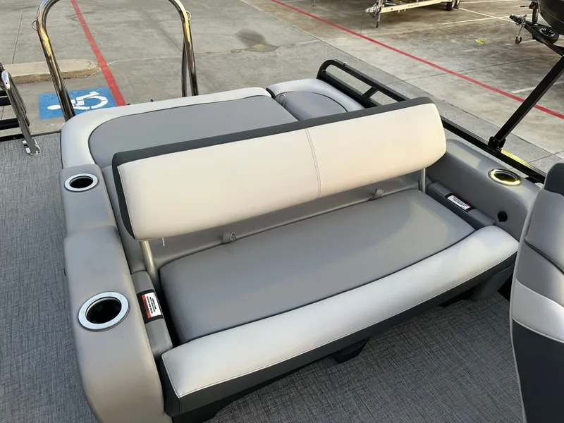 Slide: The Image of Avalon LSZ Versatile Rear Bench - 25' 2025 - 27