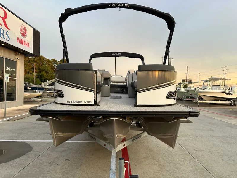 Slide: The Image of Avalon LSZ Versatile Rear Bench - 25' 2025 - 5