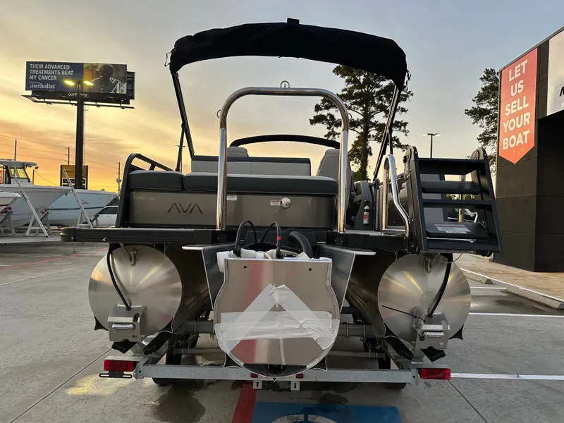 Slide: The Image of Avalon LSZ Versatile Rear Bench - 25' 2025 - 9