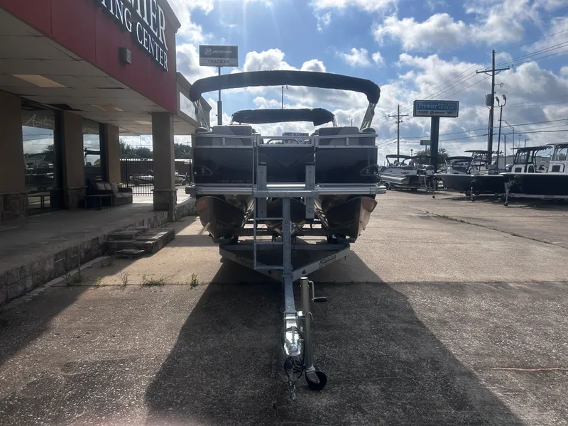 Slide: The Image of Avalon Venture Quad Lounge - 21' 2025 - 5