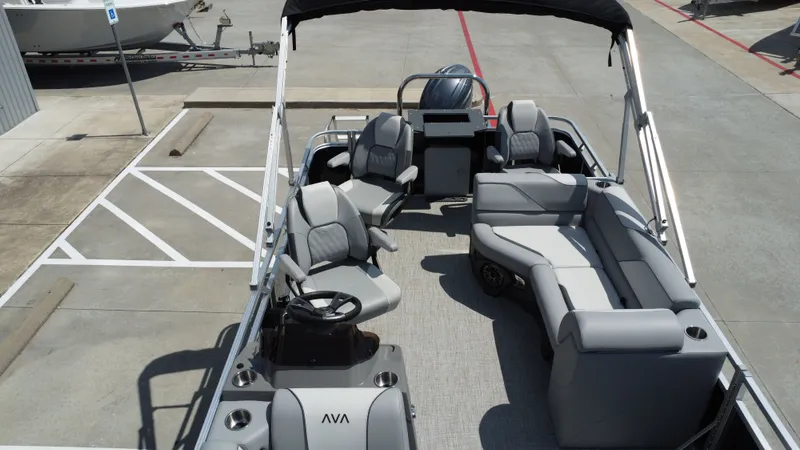 Slide: The Image of Avalon Venture Rear Fish - 21' 2026 - 20