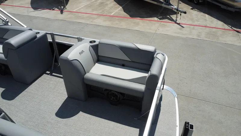 Slide: The Image of Avalon Venture Rear Fish - 21' 2026 - 29