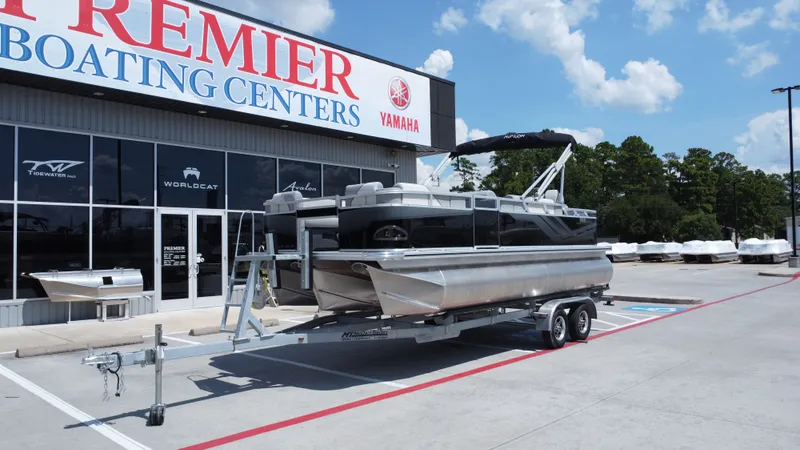 Slide: The Image of Avalon Venture Rear Fish - 21' 2026 - 3