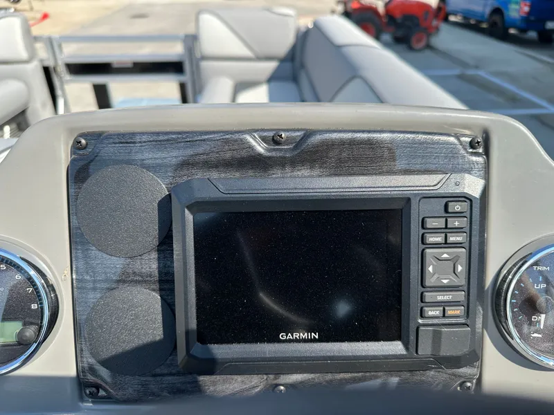 Slide: The Image of Avalon Venture Rear Fish - 21' 2025 - 26