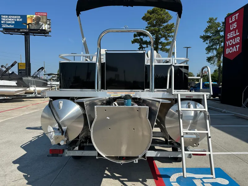 Slide: The Image of Avalon Venture Rear Fish - 21' 2025 - 9