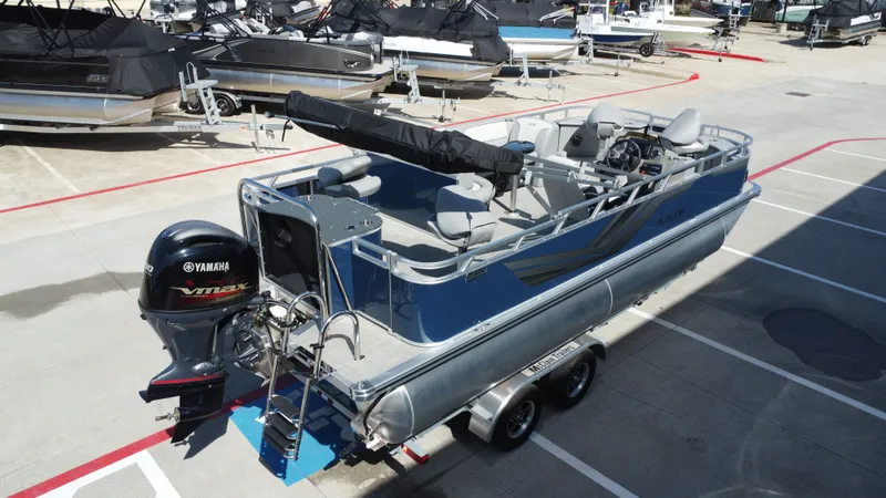 Slide: The Image of Avalon Venture 85 Rear Fish - 21' 2025 - 11