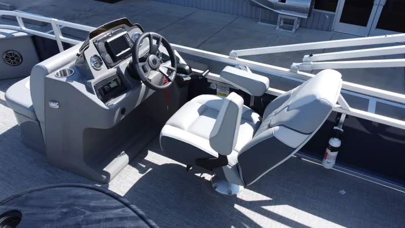 Slide: The Image of Avalon Venture 85 Rear Fish - 21' 2025 - 24